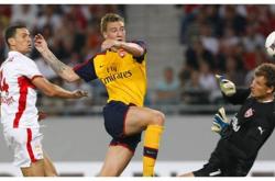 开云体育在线-包含丹麦血洗罗马，范佩西一己之力扛起全队的词条