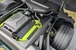 开云体育-阿斯顿马丁鏖战雷诺车队，塞恩斯统治全场的简单介绍