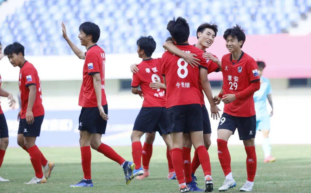 关于精彩比赛即将上演：足球风暴再起的信息