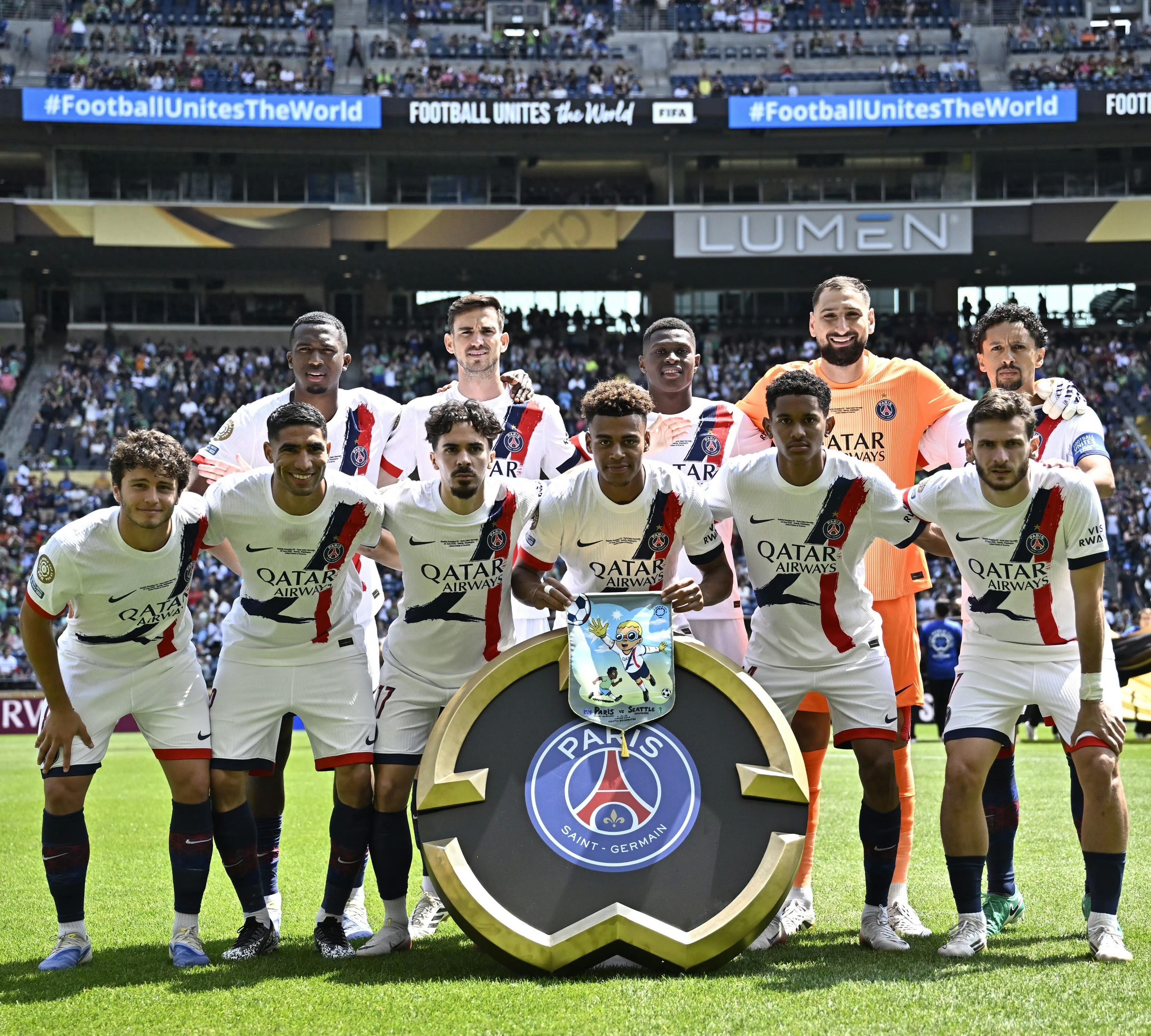 RNG力克PSG，Zeus团战一打五小组赛2:1（巴黎）