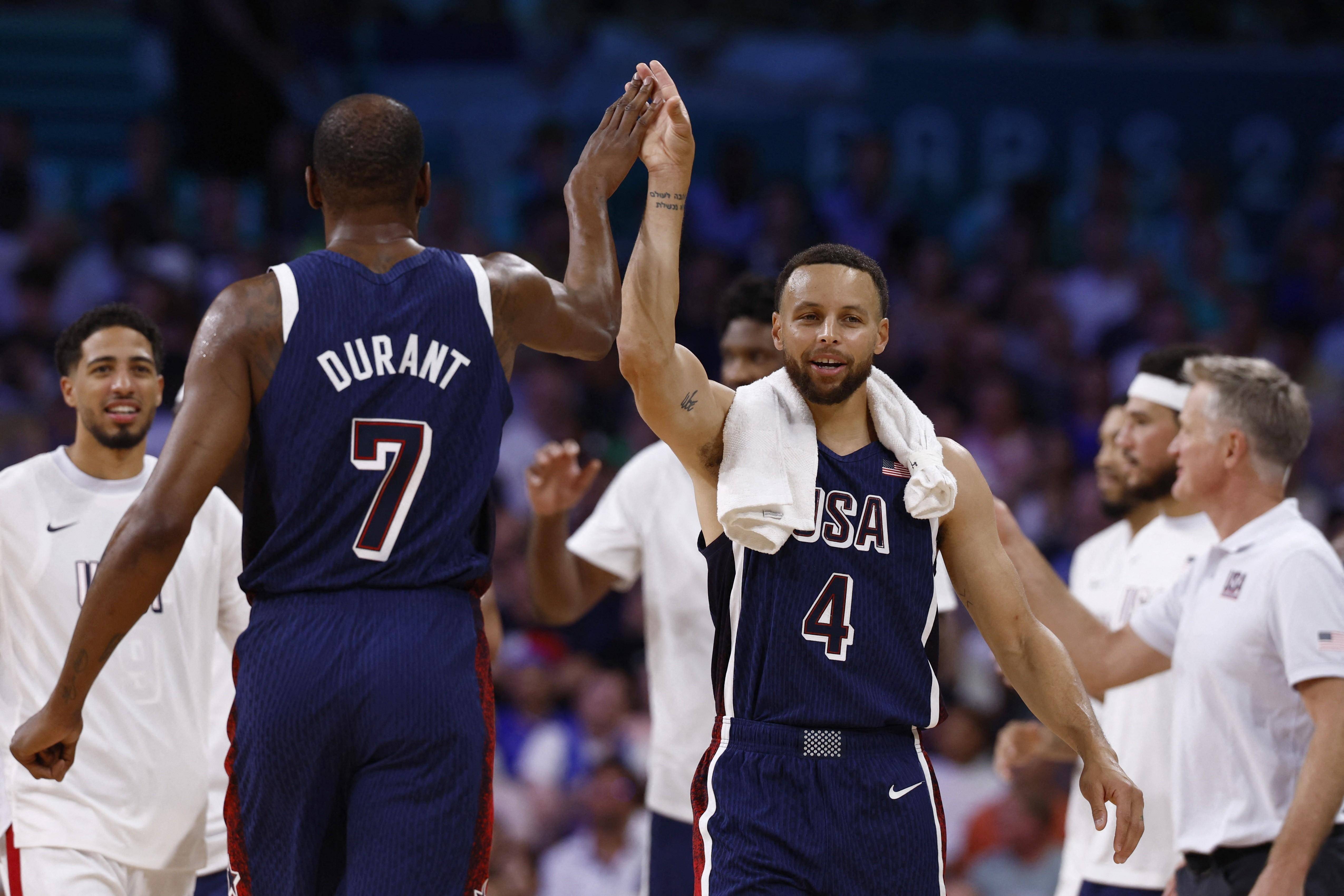 巴黎圣日耳曼轻取WBG，字母哥攻防两端统治比赛峡谷大战八强赛，成为赛场最大亮点的简单介绍