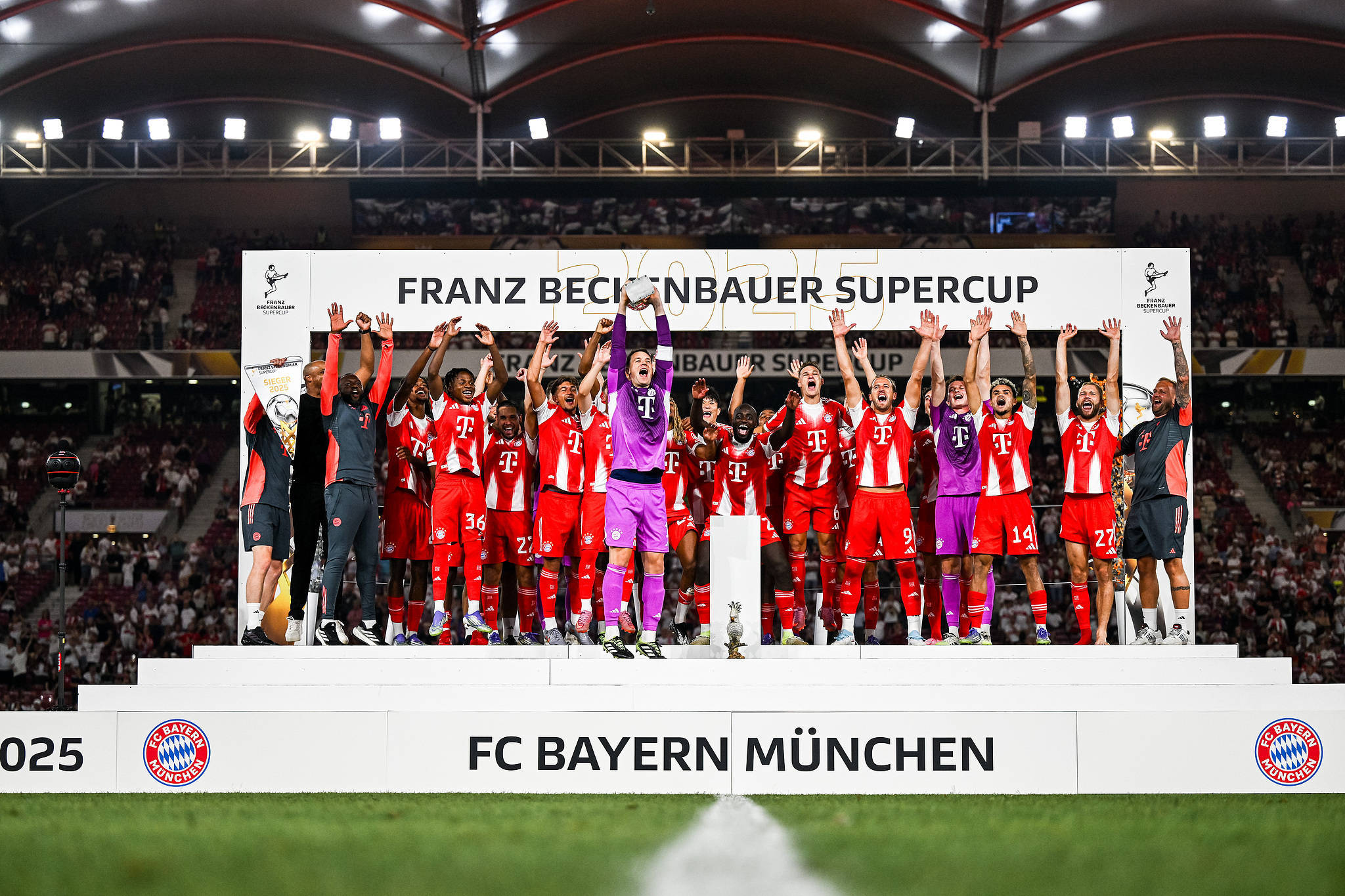 包含土耳其绝地反击拜仁，格纳布里惊艳世界的词条