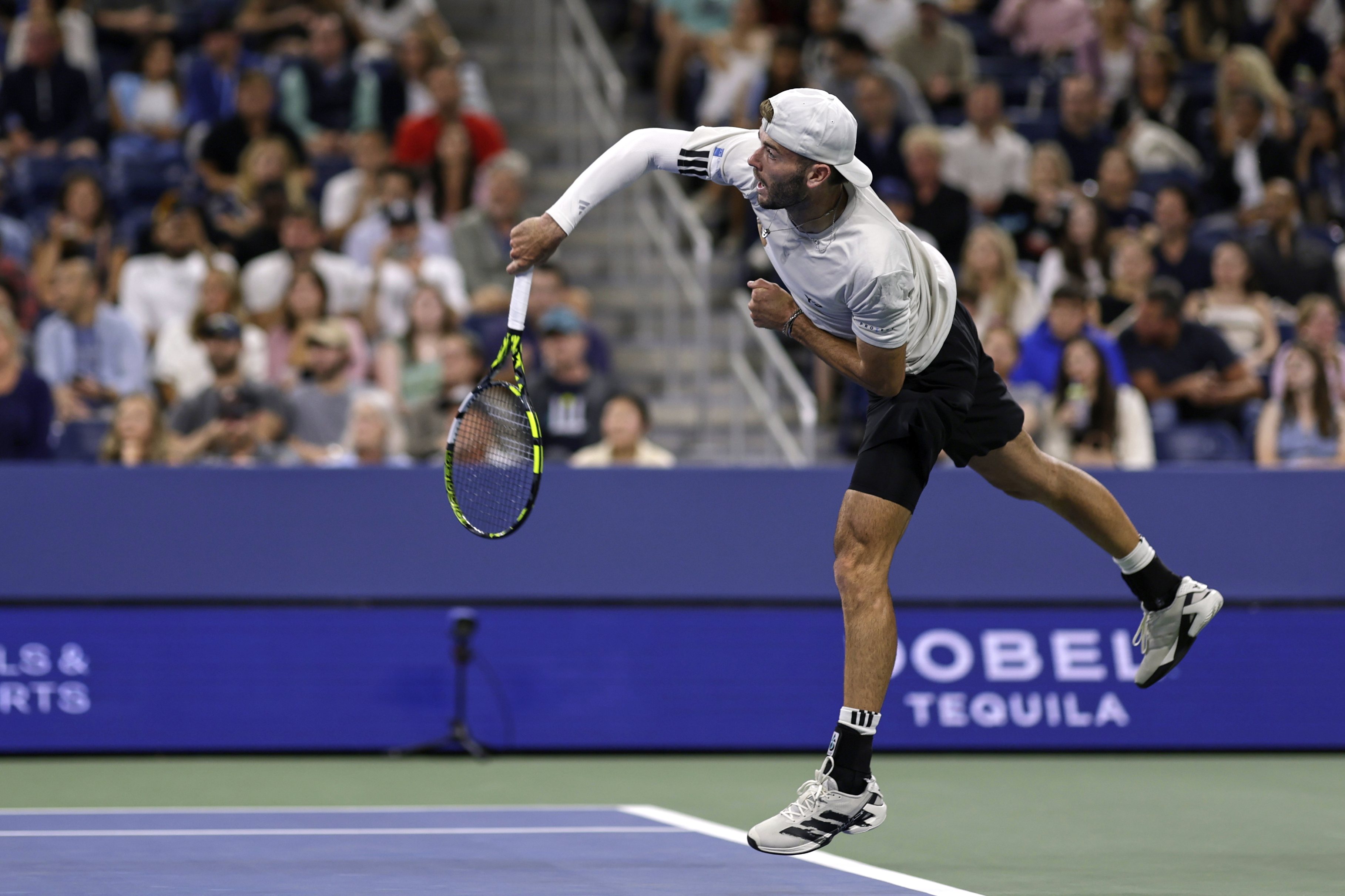 关于西班牙网球队完胜意大利网球队，兹维列夫关键制胜的信息