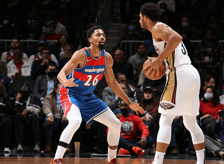 关于鹈鹕逆转广州队，易建联统治全场的信息